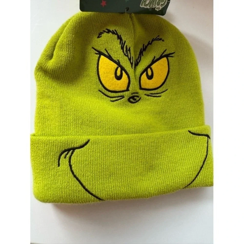The Grinch Beanie Green NWT Christmas Pom Pon Holiday Dr. Seuss Unisex